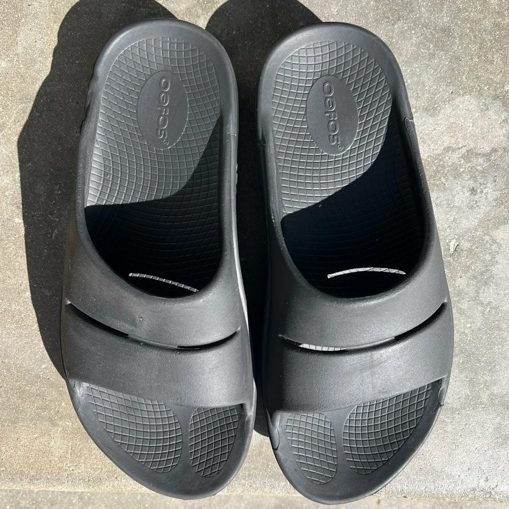 OOFOS Black Comfort Slides